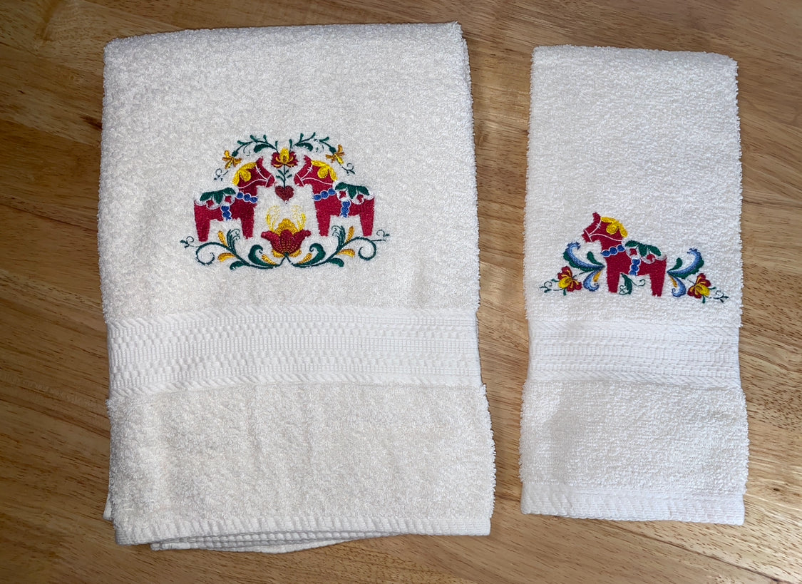 Scandinavian Bath Towel 2 Piece Set - Dala Rosemaled Theme
